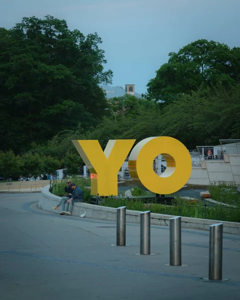 纽约布鲁克林布鲁克林博物馆Oy Yo雕塑 — 图库照片