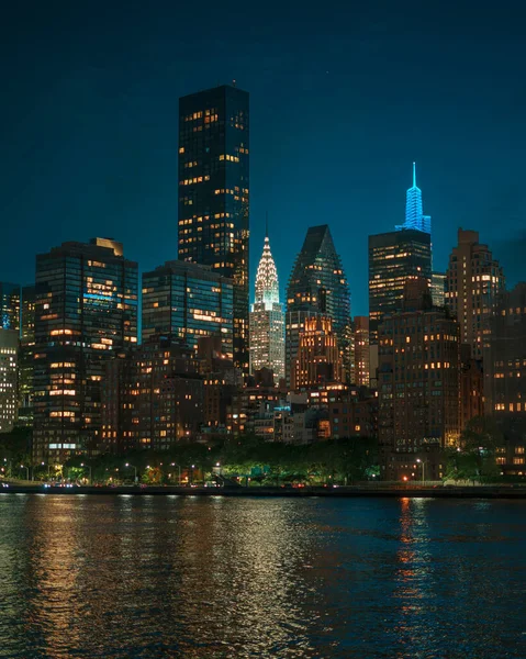 Άποψη Του Ορίζοντα Chrysler Building Και Midtown Manhattan Νύχτα Από — Φωτογραφία Αρχείου