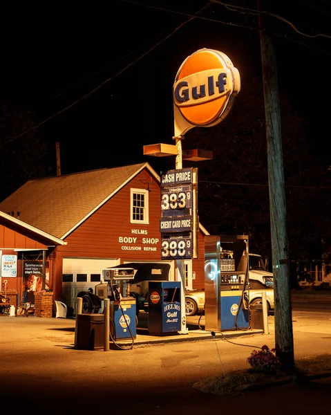 Sinal Golfo Vintage Estação Serviço Helms Noite Milford Pensilvânia — Fotografia de Stock