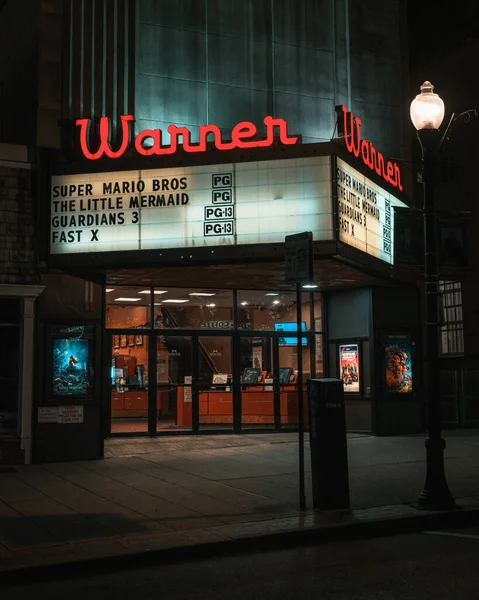 Bow Tie Cinemas Warner Teatr Vintage Znak Nocy Ridgewood New — Zdjęcie stockowe