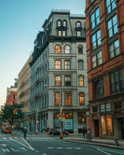 Architecture of 881 Broadway, Manhattan, New York