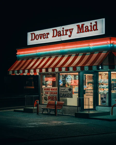 Винтажный Знак Dover Daewoo Maid Storeff Ночью Дувр Штат Нью — стоковое фото