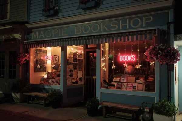Книжный Магазин Magpie Ночью Кэтскилл Нью Йорк — стоковое фото