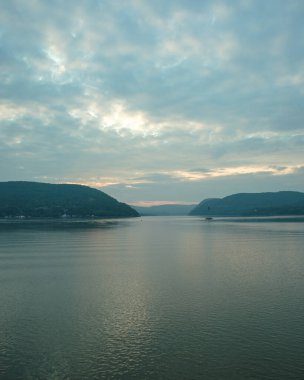 Fleischmann Pier Park 'tan Hudson Nehri manzarası, Peekskill, New York