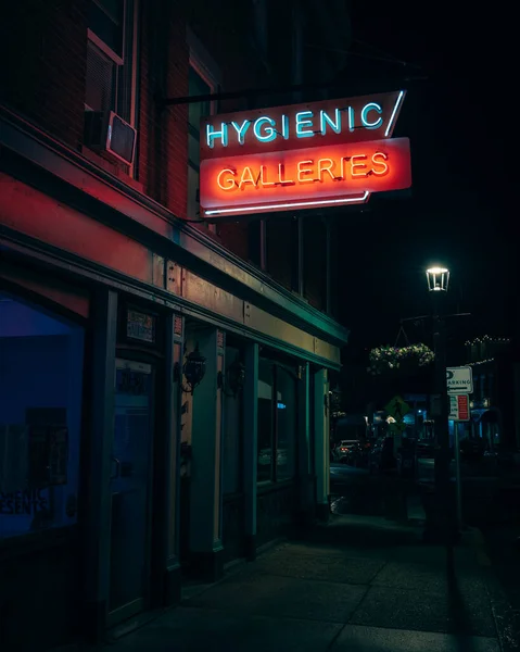 Гигиенические Галереи Винтажный Неоновый Знак Ночью Нью Лондон Коннектикут — стоковое фото