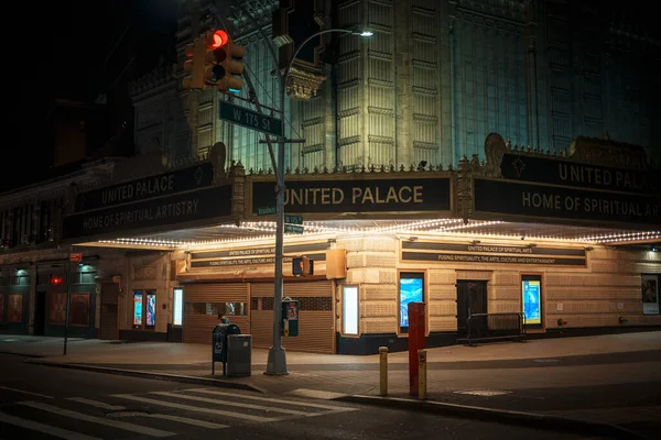 Театр Объединенный Дворец Ночью Вашингтоне Хейтс Манхэттен Нью Йорк — стоковое фото