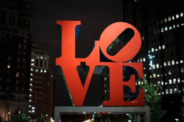 Love Park gece tabelası, Philadelphia, Pennsylvania