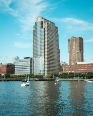 Tribeca, Manhattan, New York 'taki Hudson Nehri rıhtımındaki binaların görüntüsü