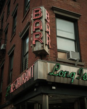 Long Island Bar Vintage tabelası, Brooklyn, New York