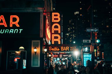 Smiths Bar vintage neon sign at night,  Manhattan, New York