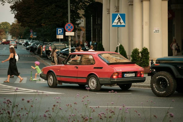 Red Saab 900 Plac Zbawiciela Varsovie Pologne — Photo