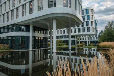 Polonya 'nın Varşova kentindeki Business Garden' da modern mimari