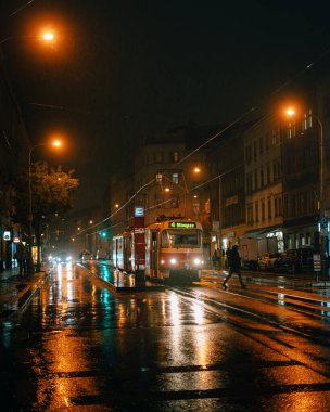 Vinohrady, Prag, Çek tramvayı yağmurlu bir gecede