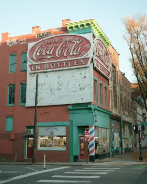Richmond, Virginia 'da klasik Coca-Cola tabelası.