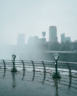 Bulutlu bir kış gününde Terrapin Point 'ten manzara, Niagara Şelalesi, New York