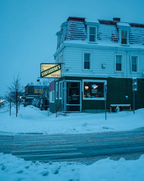 雪の降る冬の日 バッファロー ニューヨークのサンタジエロスレストラン — ストック写真