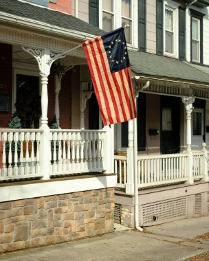 Bethlehem, Pennsylvania 'da tarihi bir evde Betsy Ross Bayrağı