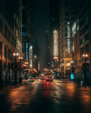 Randolph Caddesi Chicago, Illinois 'de yağmurlu bir gecede