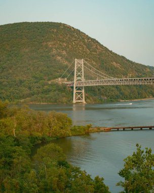 Bear Mountain Köprüsü ve Hudson Nehri, New York