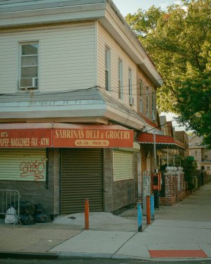 Elmhurst, Queens, New York 'taki Sabrinas Deli & Market