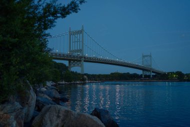 New York Randalls Adası 'ndan gece Robert F. Kennedy Köprüsü manzarası