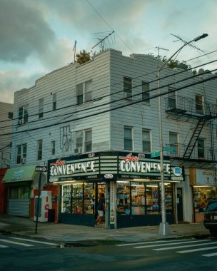 Woodside, Queens, New York 'ta Habibi Marketi