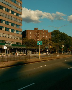 Rego Park, Queens, New York 'ta 65. Cadde tabelası