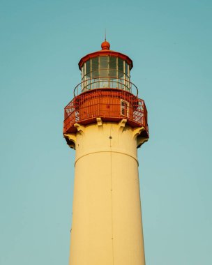 Cape May Deniz Feneri 'nin yakın çekim görüntüsü açık bir gökyüzü, Cape May, New Jersey.