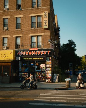 Bay Parkway & Bath Avenue, Brooklyn, New York 'un köşesi