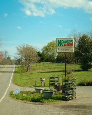 Cana, Virginia 'da B & B Produce & Sera Vintage tabelası