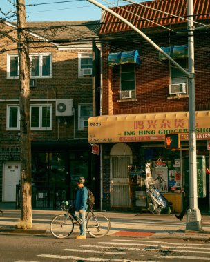 Elmhurst, Queens, New York 'taki Menteşe Dükkanı.