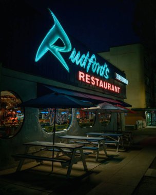 Rudfords Restoranı, neon rengi gece tabelası, San Diego, California
