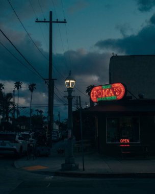 Ocean Beach, San Diego, California 'da Pomas İtalyan Deli Tabelaları