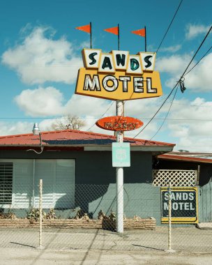 Grants, New Mexico 'da 66. yoldaki Sands Motel vintage tabelası.