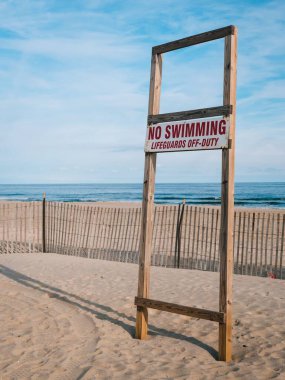 Asbury Park, New Jersey 'de yüzme işareti yok.