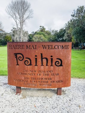 Paihia, Yeni Zelanda - 1 Temmuz 2023: Paihia için Marsden Yolu üzerindeki Paihia Village Green Park 'ta bulunan bir simge.. 