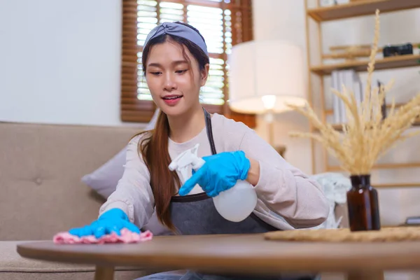 Housework Concept Housemaid Using Cloth Spray Wipe Dust Table Living — Fotografia de Stock