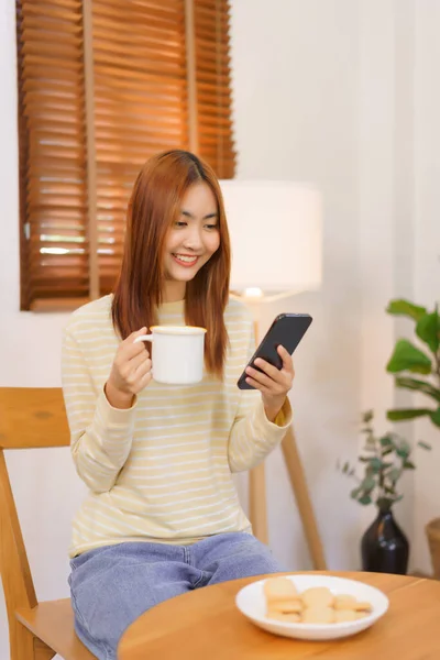 Activity Home Concept Lgbt Lesbian Female Drinking Coffee Surfing Internet — Stock Photo, Image