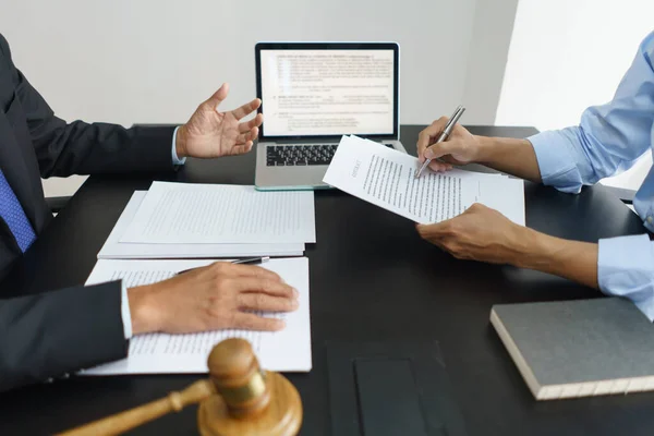 Lawyer Legal Concept Businessman Takes Notes Senior Lawyer Explains Details — Stock Photo, Image