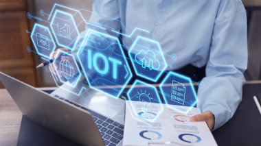 IoT Dijital Teknoloji Ağ İletişim Sistemi İş ve Yazılım Geliştirme Konseptini Bağlar