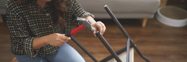 Women Using Hammer Equipment Assembling Repairing Chair While Making Furniture — Stock Photo, Image
