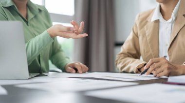 Alternatif enerji ortamı iş kadını, ortaklığa yenilenebilir enerji projesi bütçesini açıkladı.