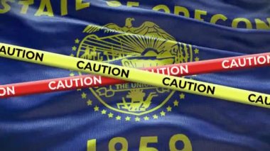 Oregon eyaleti bayrağı sarı uyarı bandı animasyonuyla arka planda sallanıyor.