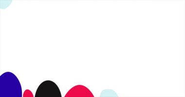 Renkli balonlardan yapılmış çerçeve, beyaz soyut arkaplan.