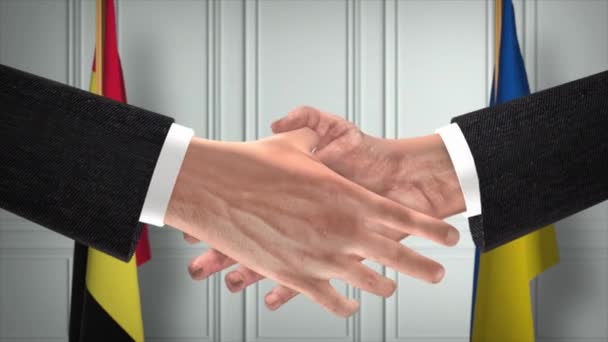 比利时和乌克兰的外交处理动画 商人搭档握手 背景上的国旗 — 图库视频影像