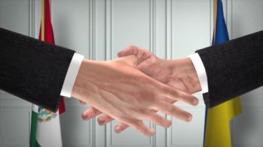 Meksika ve Ukrayna diplomasisi animasyon anlaşması. İş adamı ortağı tokalaşması. Arka planda ulusal bayrak