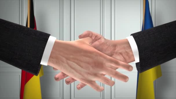 德国和乌克兰的外交处理动画 商人搭档握手 背景上的国旗 — 图库视频影像