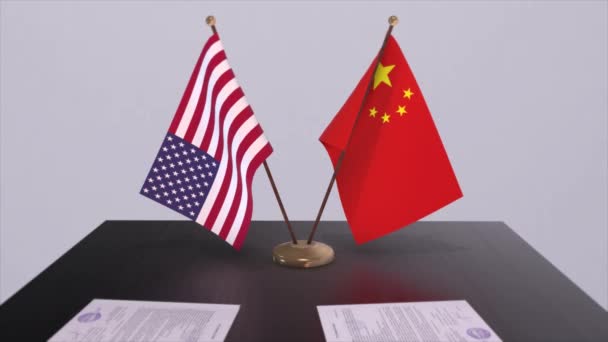 交渉テーブル 外交協定で中国と米国 ビジネスと政治のアニメーション 国旗外交協定だ 机の上の書類 国際協定 — ストック動画