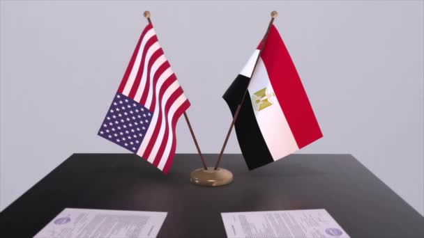 交渉テーブル 外交協定でエジプトと米国 ビジネスと政治のアニメーション 国旗外交協定だ 机の上の書類 国際協定 — ストック動画