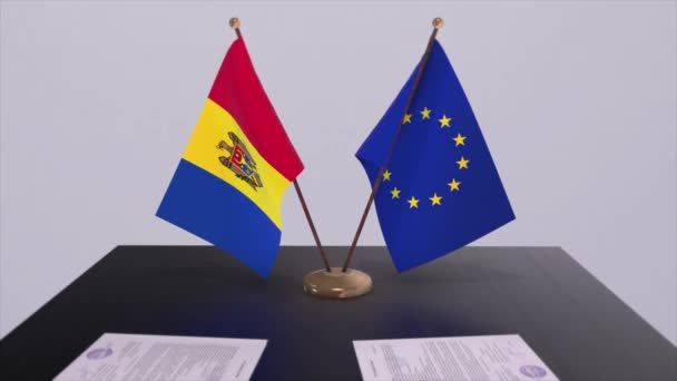 摩尔多瓦和欧盟的国旗在桌面上 与国家3D动画的政治交易或商业协议 — 图库视频影像